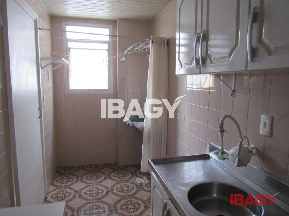 Unfurnished 1-bedroom apartment with 1 parking spot — photo 4