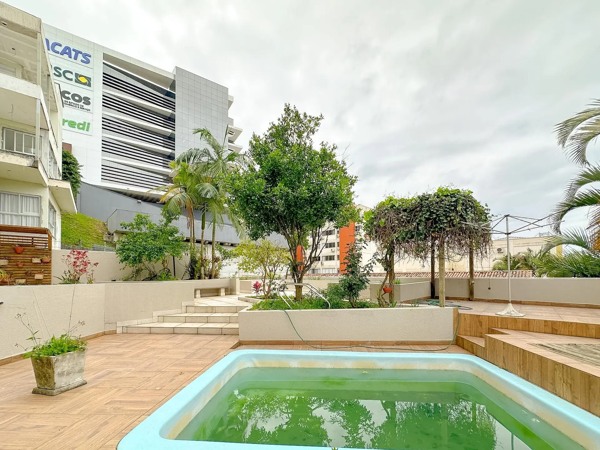 Furnished house, 250 m², with a bathtub — photo 50