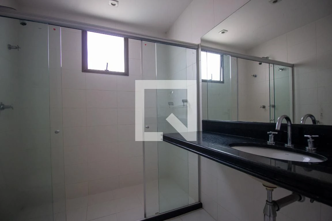 3-bedroom apartment with enclosed kitchen and private garden — photo 38