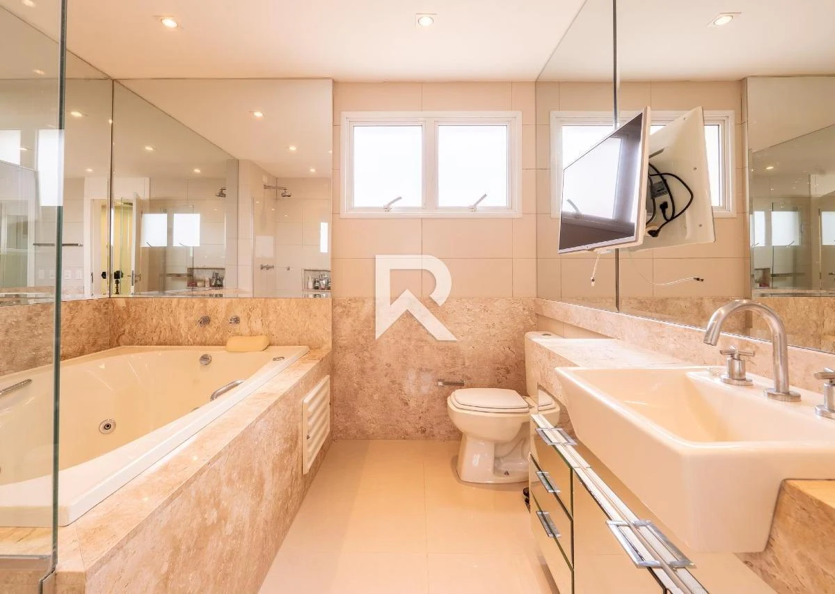 276 m² apartment with a bathtub and floor-to-ceiling windows — photo 17