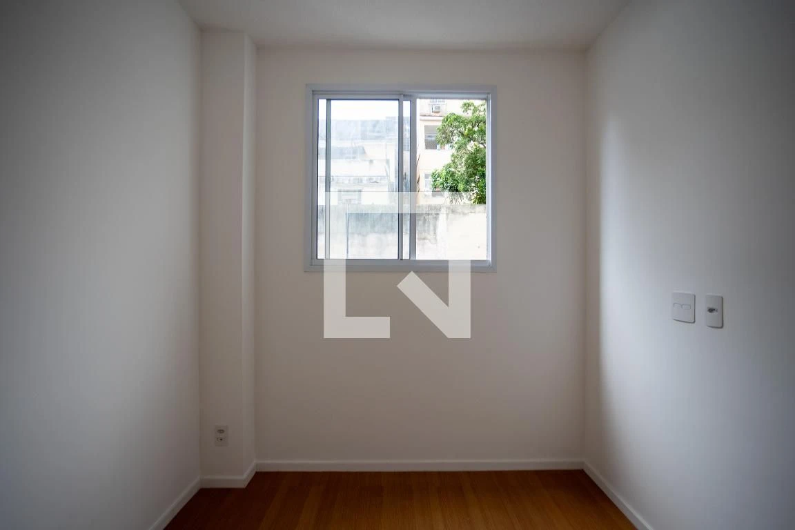 2-bedroom apartment in a building with a gym — photo 4
