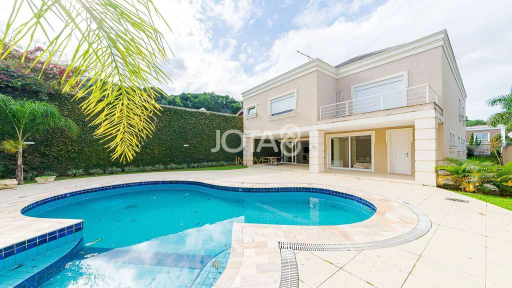 Furnished house with 5 bedrooms and 6 bathrooms