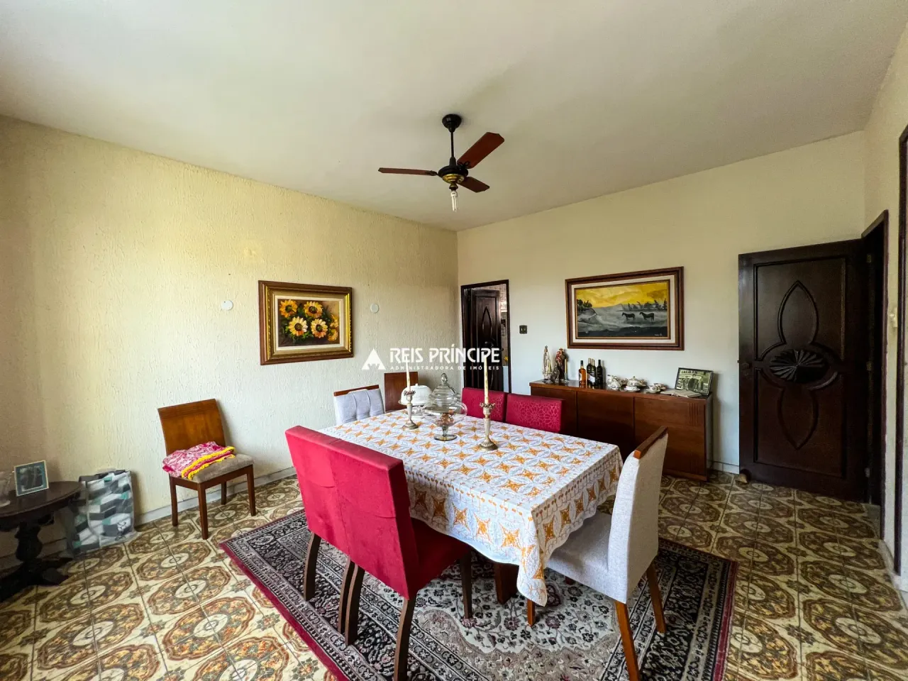House with 4 bedrooms and a gas stove kitchen — photo 18