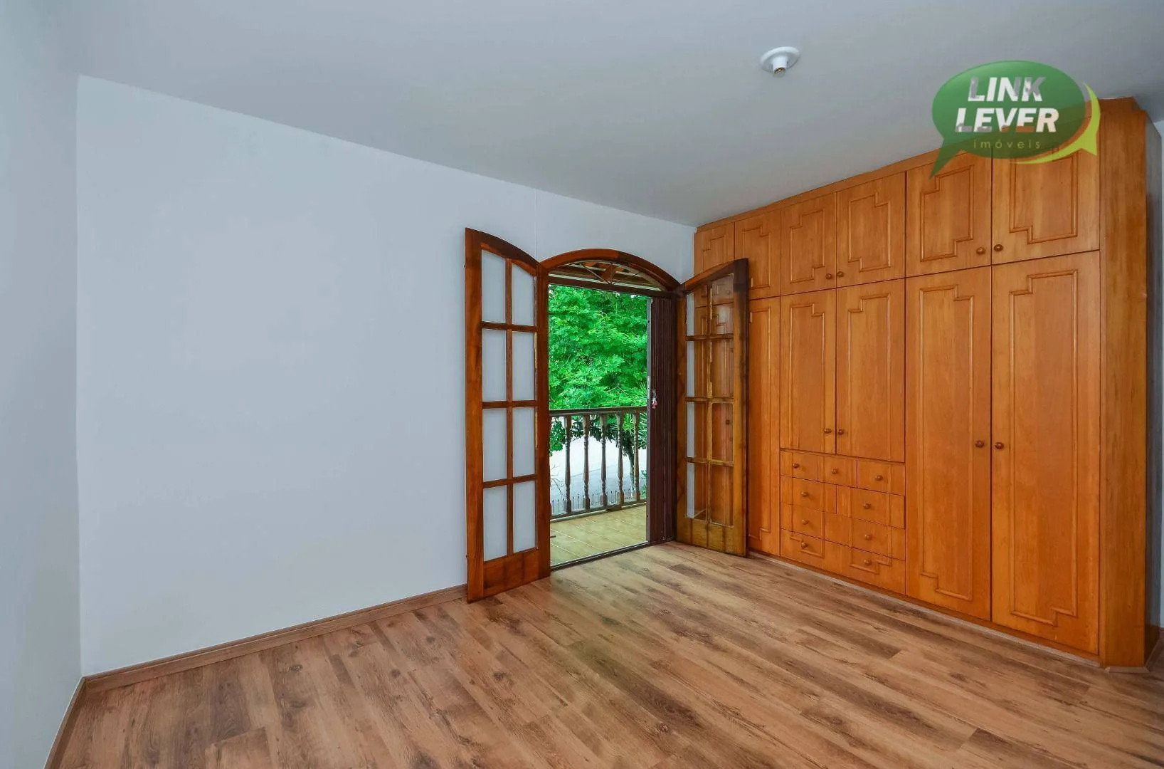164 m² house with a fireplace and a grill on the balcony — photo 18