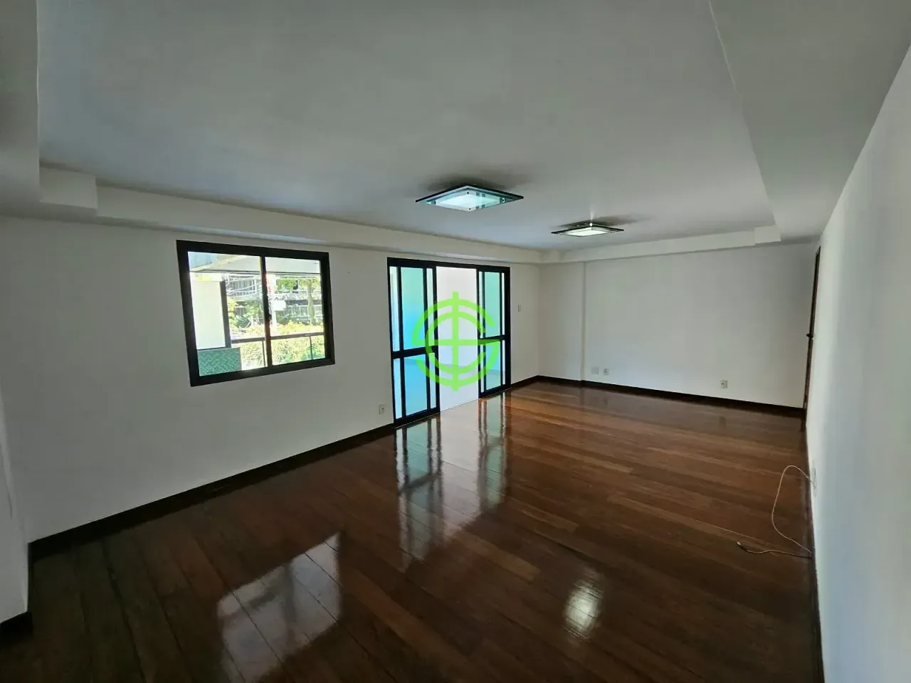 Apartamento com 3 quartos, 4 banheiros e cozinha fechada — photo 3