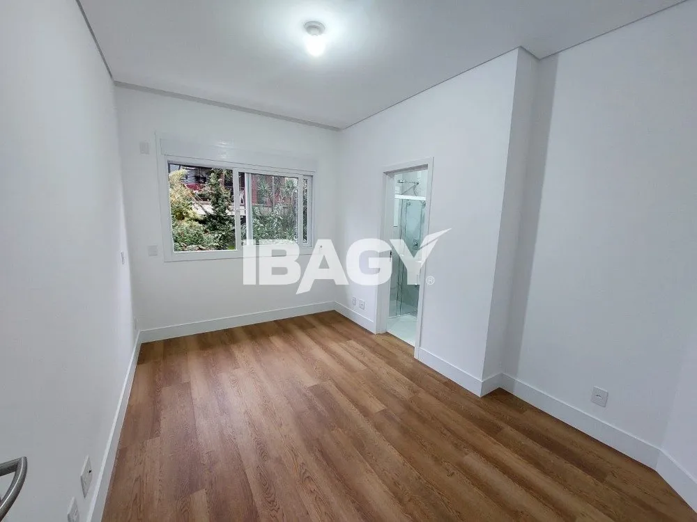 Furnished 133 m² apartment with 3 en-suite bedrooms — photo 38
