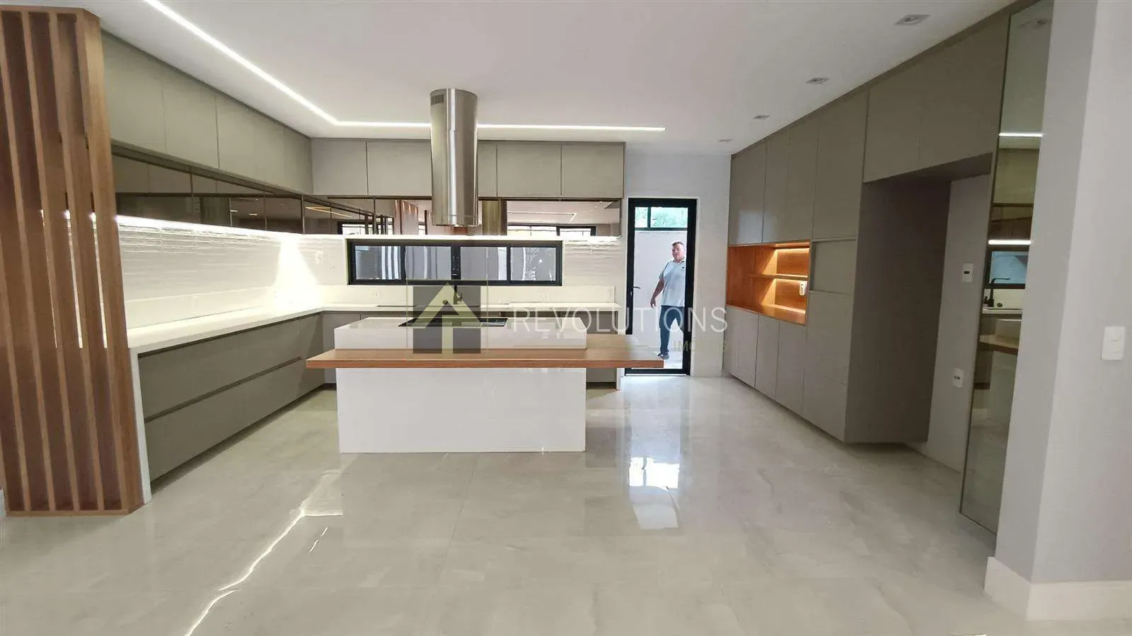 House with 5 bedrooms and 5 en-suites — photo 11
