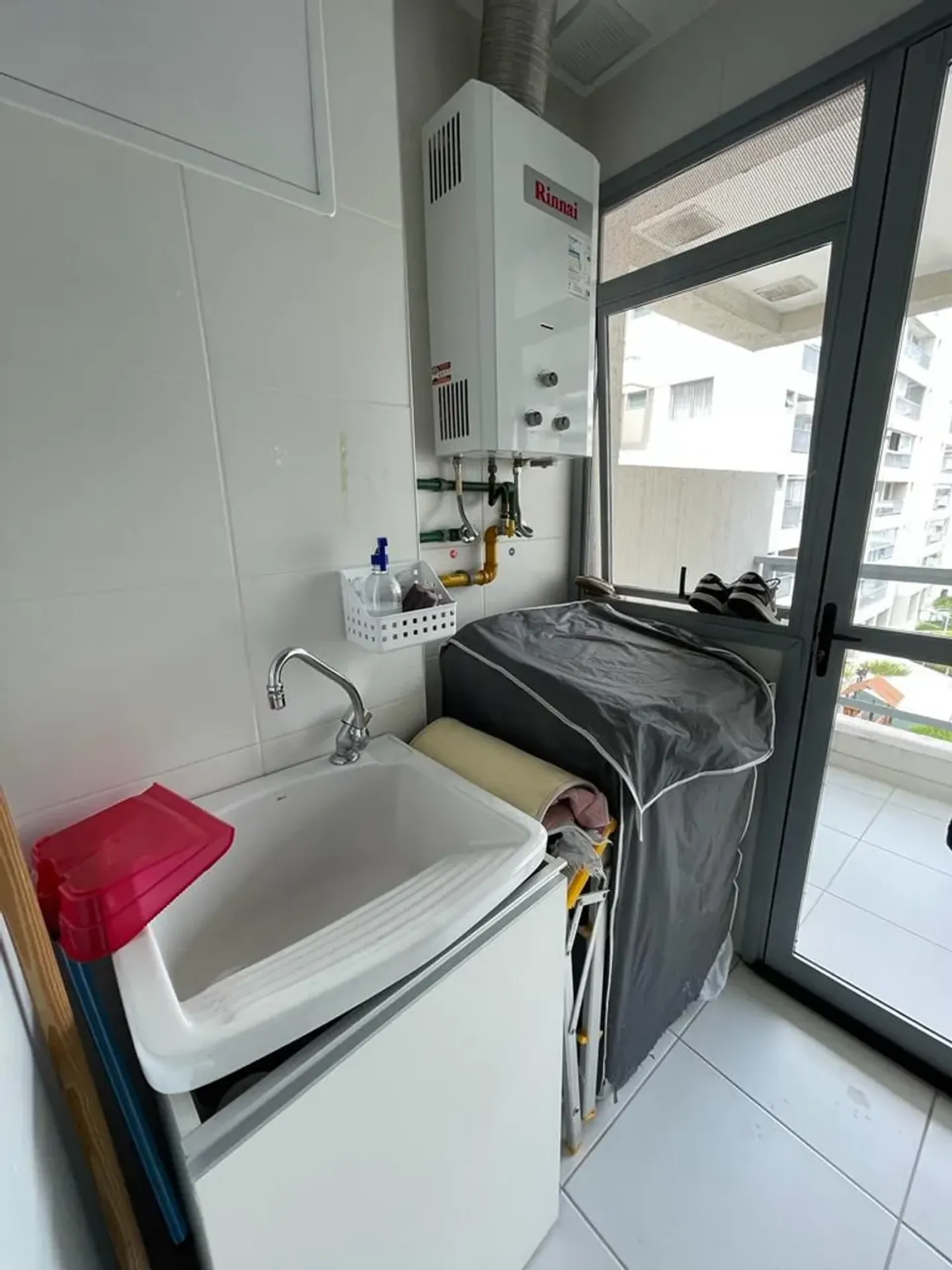 86 m² apartment with a walk-in closet and a washing machine — photo 18