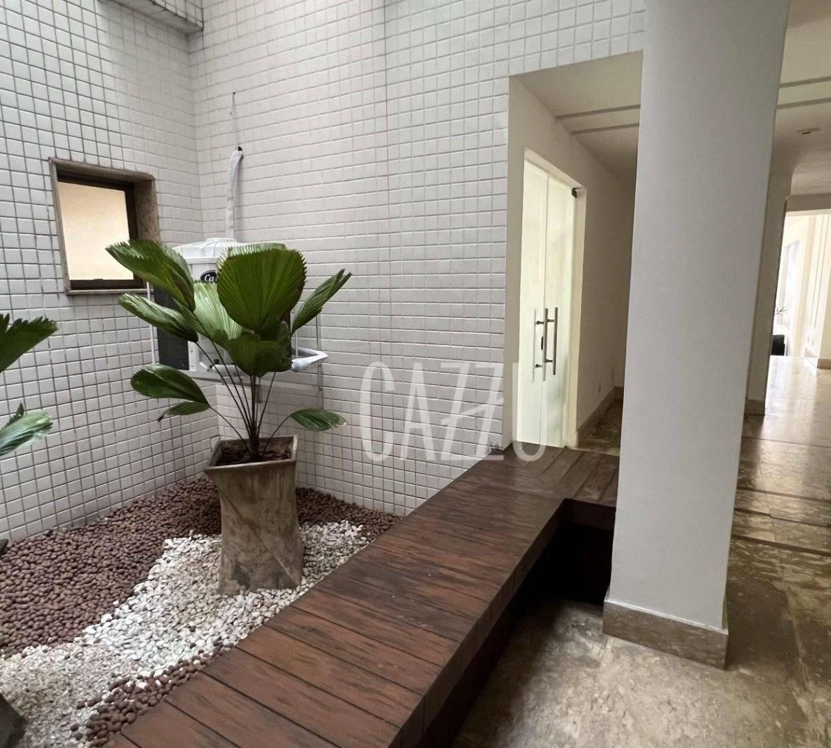4-bedroom apartment in a building with a sauna — photo 34