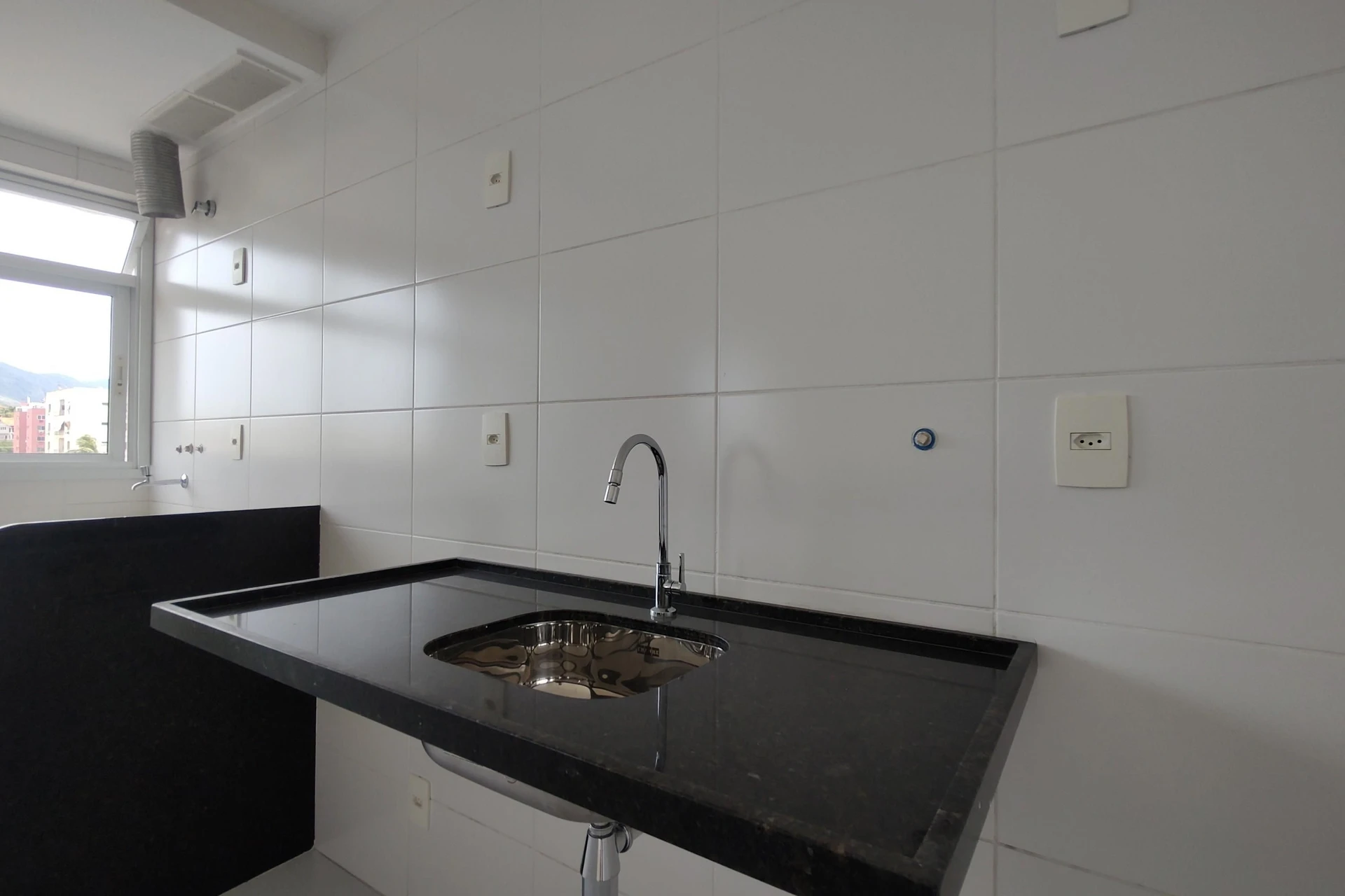 Apartamento sem mobília com 2 quartos e varanda — photo 14