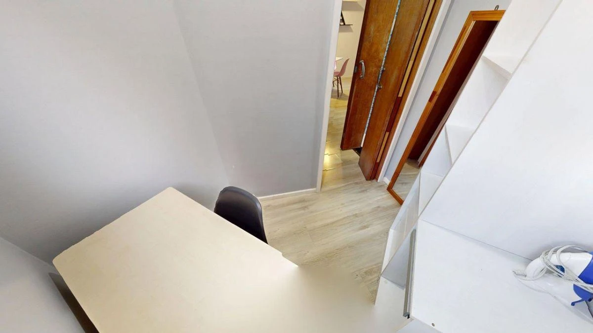 Home office in a 2-bedroom apartment, 35 m² — photo 19