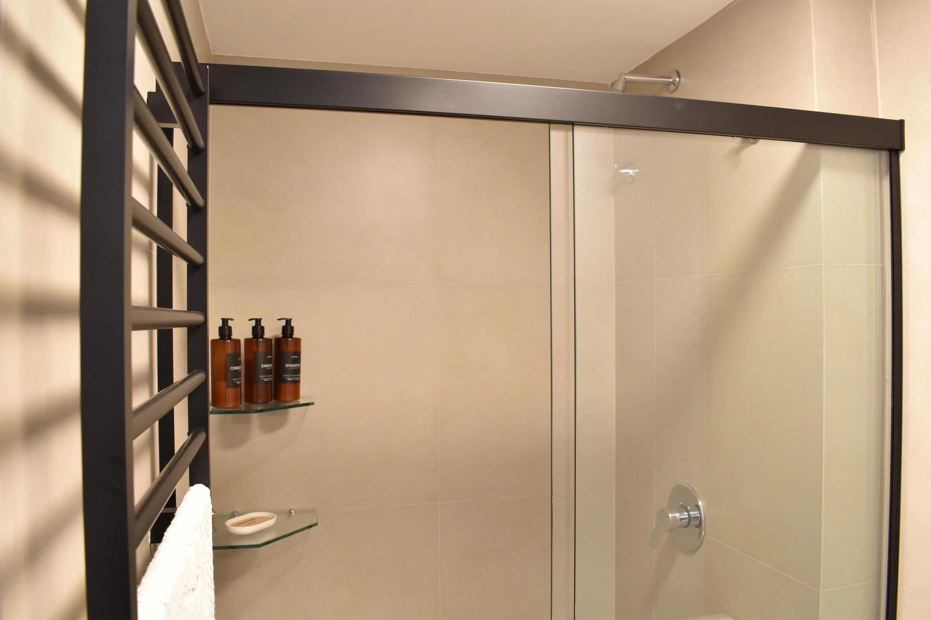 Studio de 28 m² com secadora e máquina de lavar — photo 35