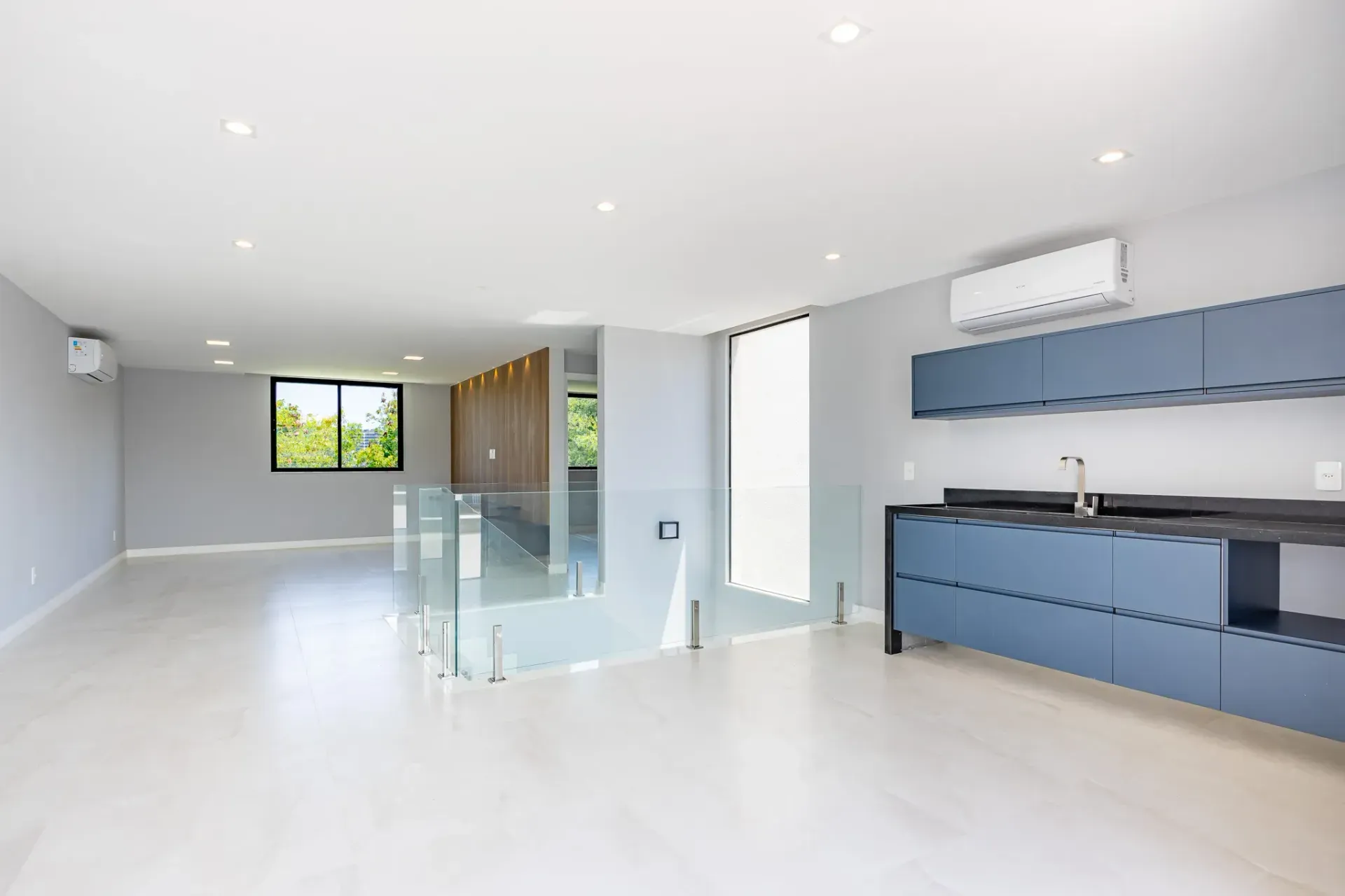 Furnished house with 5 suites and floor-to-ceiling windows — photo 43
