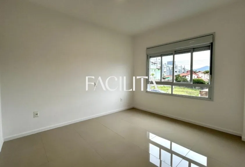 Casa com 3 quartos e cozinha americana com fogão — photo 31