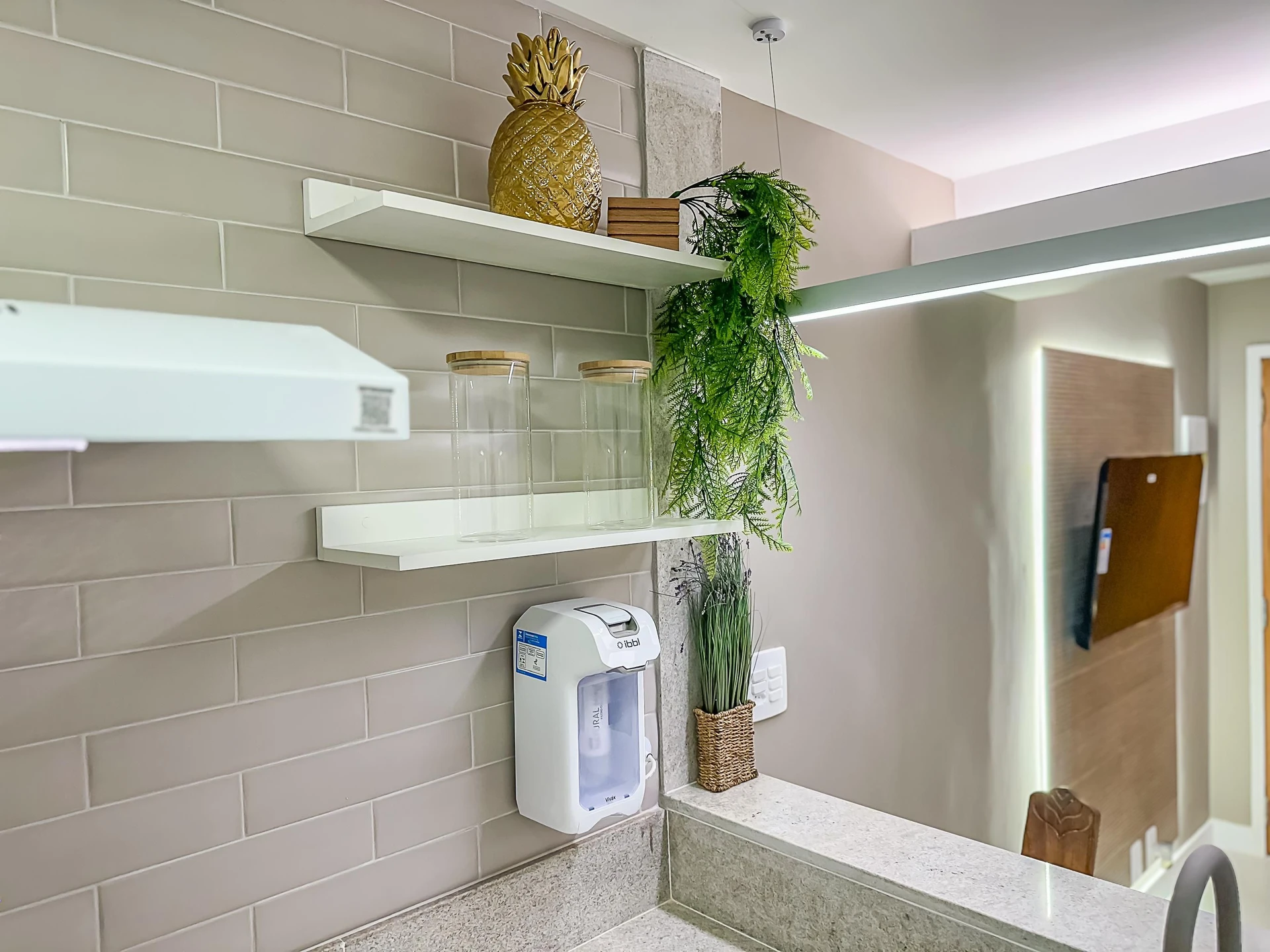 Меблированная квартира с 1 спальней и кухней open-plan — photo 22