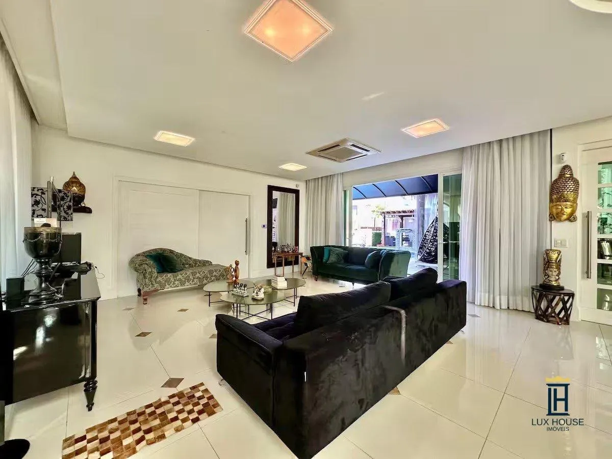 6-bedroom house with a bathtub in Florianópolis — photo 17