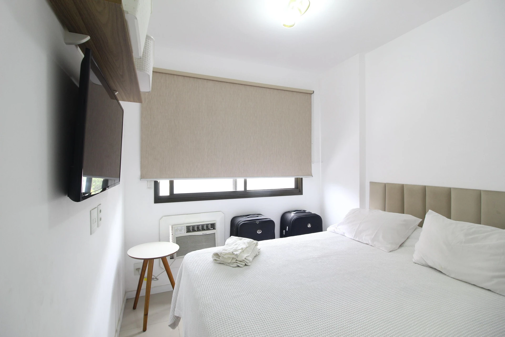 2-bedroom apartment with a glass-enclosed balcony — photo 19