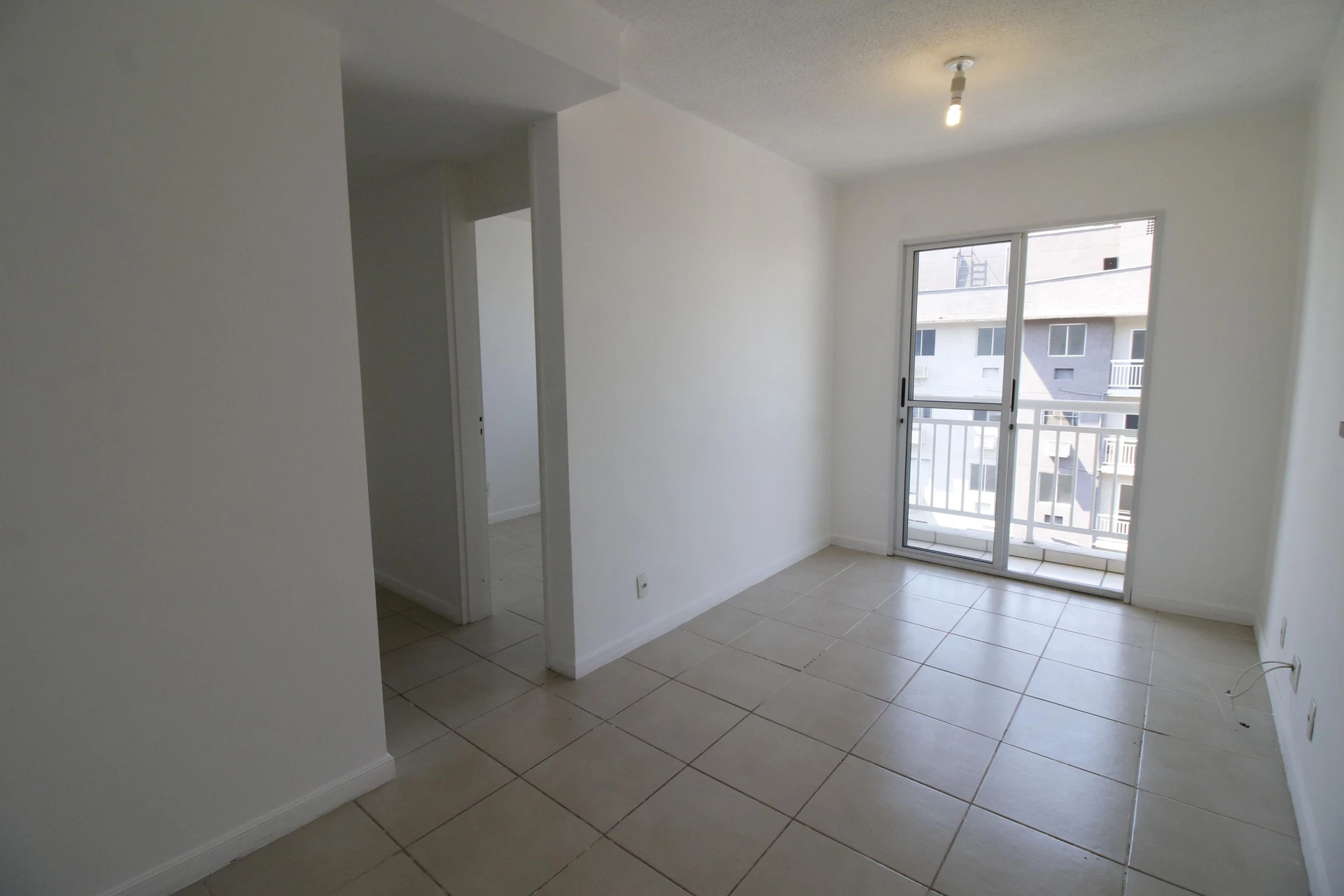 2-bedroom apartment in a building with a gym — photo 3