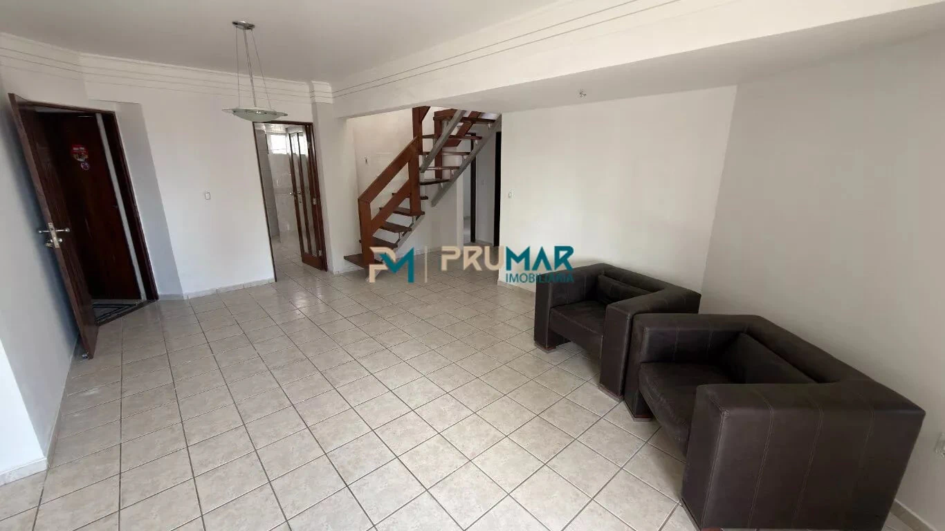 Balcony with a grill in a 4-bedroom apartment, 222 m² — photo 3