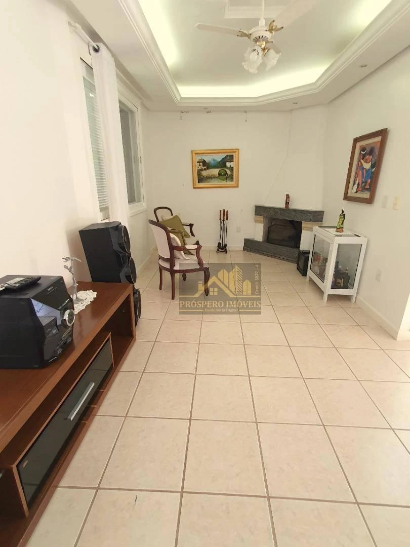 Casa de 5 dormitorios con balcón cerrado con vidrio — photo 29
