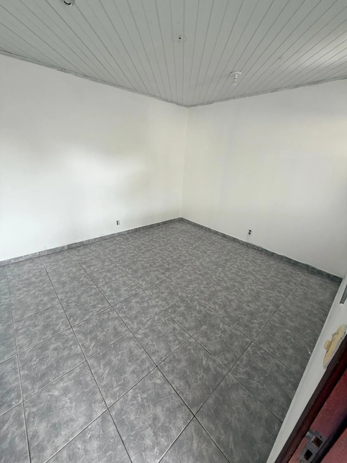 House with 5 bedrooms and 3 bathrooms plus 3 parking spots — photo 5