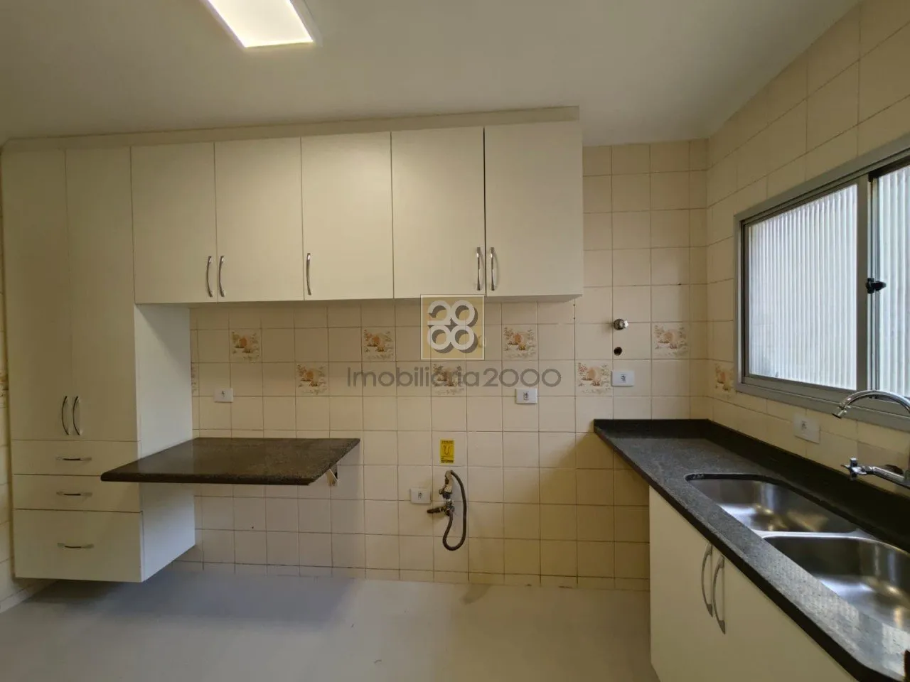 Unfurnished 3-bedroom apartment with floor-to-ceiling windows — photo 23
