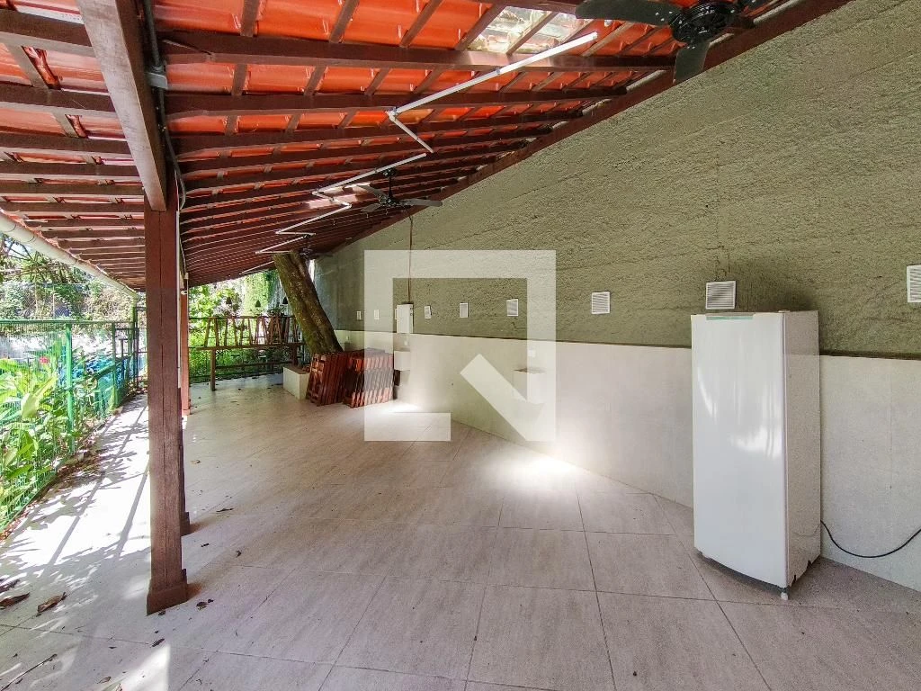 Furnished 4-bedroom apartment with balcony — photo 108