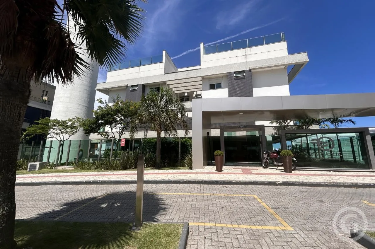 Furnished 744 m² apartment with 5 en-suites and water views