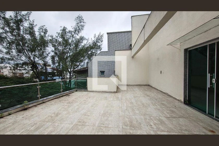 Balcony with a grill in a 3-bedroom apartment, 311 m² — photo 12