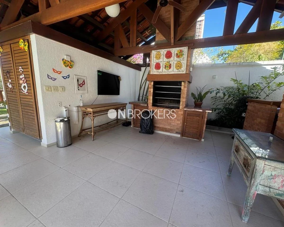 Furnished house with 1000 m², 5 en-suites and 7 parking spots — photo 18