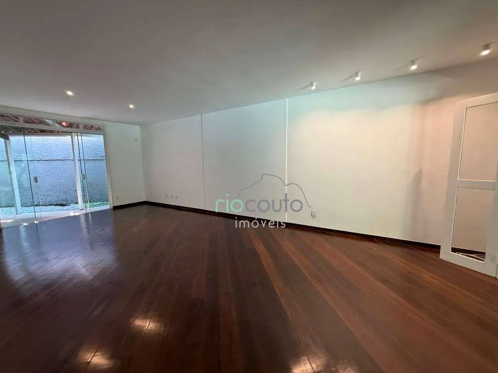 Casa com 5 quartos, 990 m² e 2 vagas, perto das janelas — photo 103