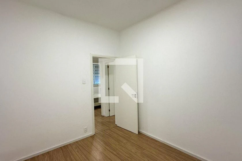 Деревянный пол или ламинат и 4 спальни: квартира 168 м² — photo 22