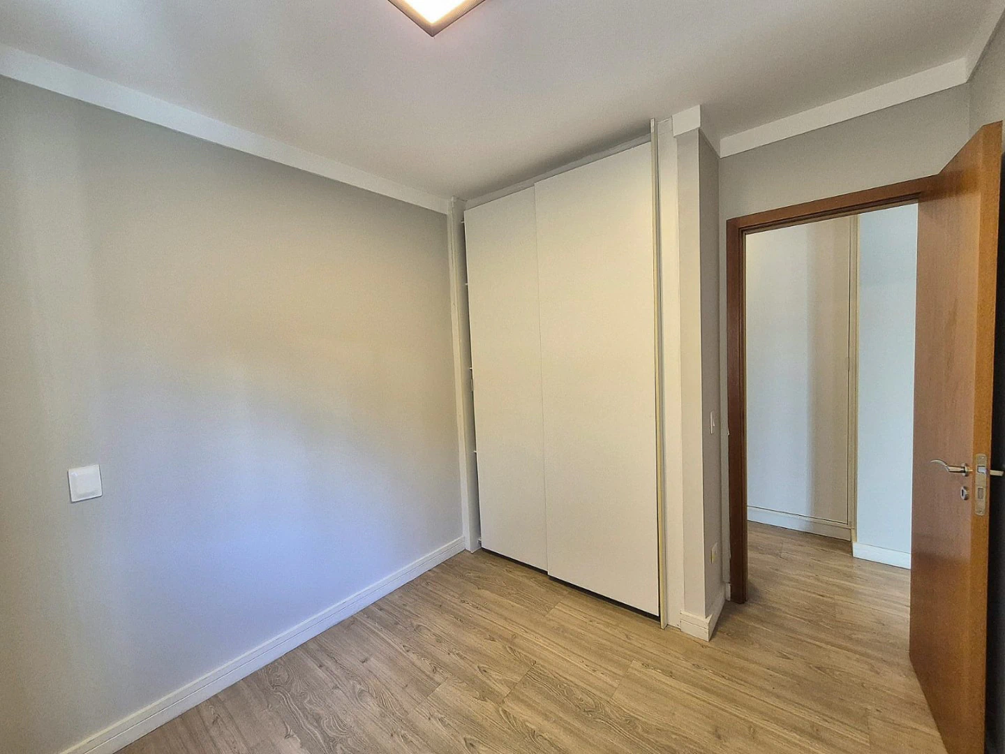 Apartment, 90 m², with wood or laminate floors — photo 11