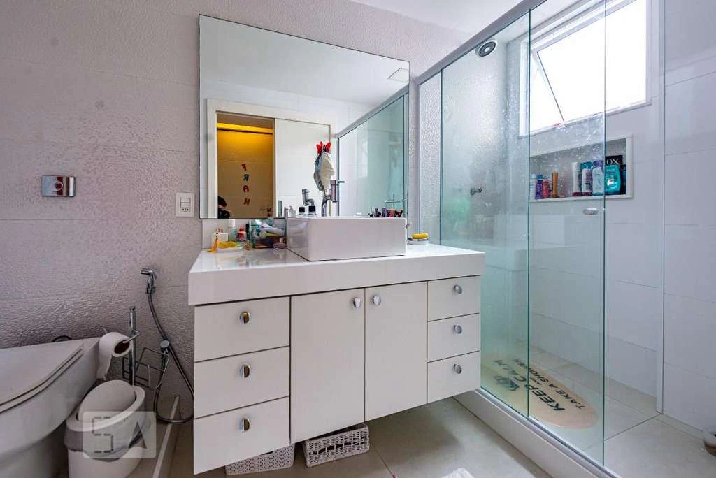 Rental apartment with 4 bedrooms and 200 m² — photo 19
