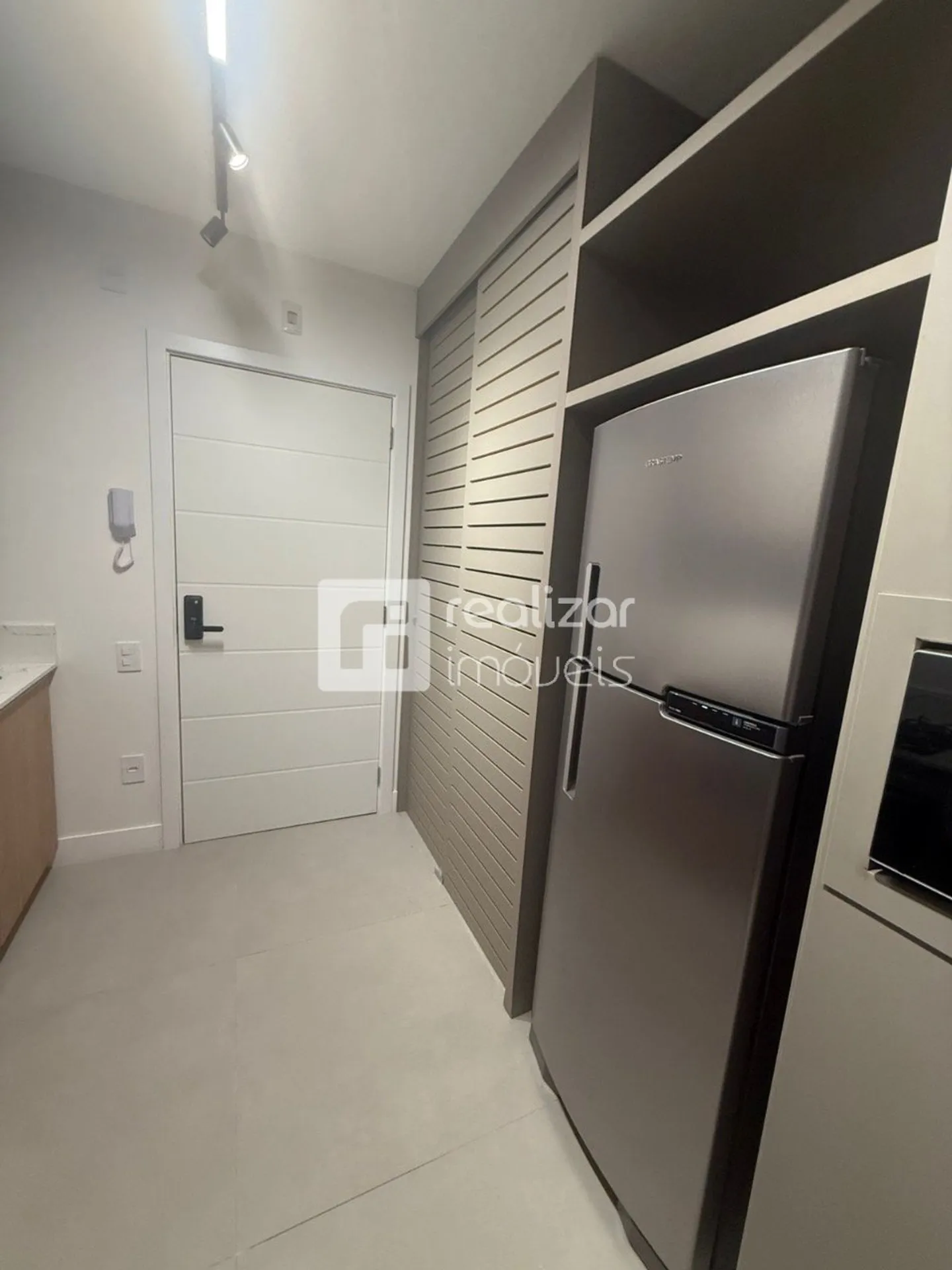 Furnished 32 m² studio with glass balcony and 1 parking spot — photo 2