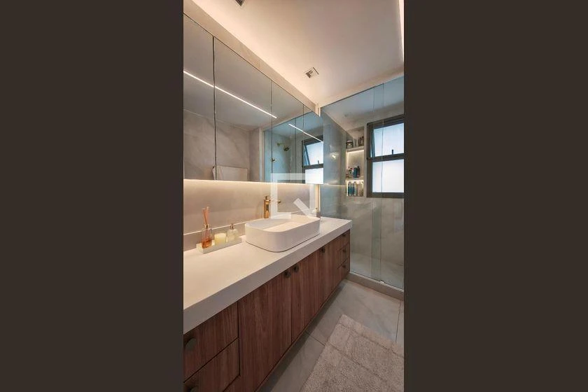 4-bedroom apartment with a glass-enclosed balcony — photo 38