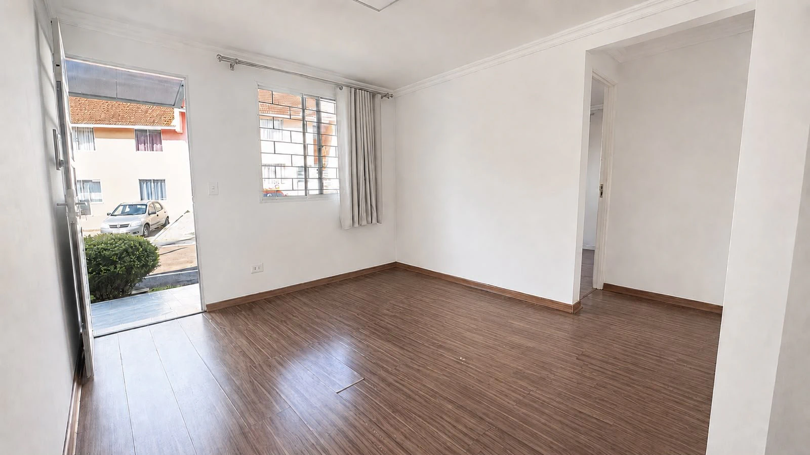 Ground-floor apartment with 2 bedrooms and 1 parking spot
