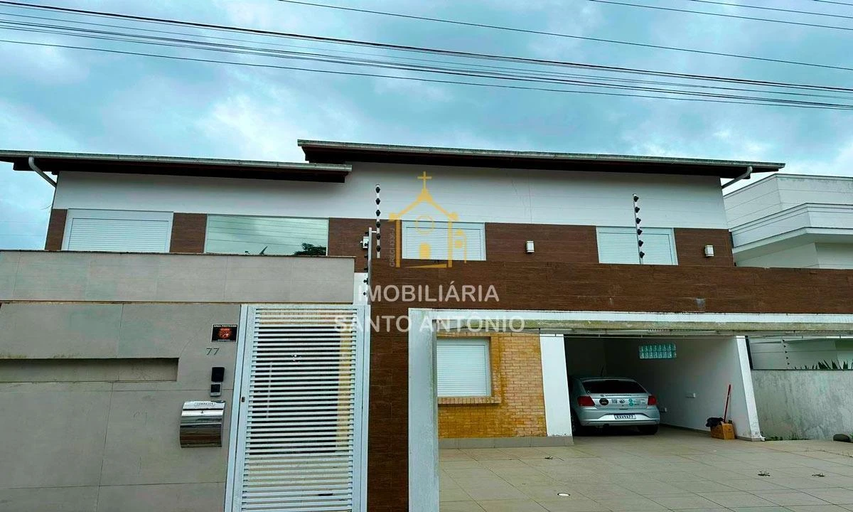 Glass-enclosed balcony in a 3-bedroom house, 300 m² — photo 4