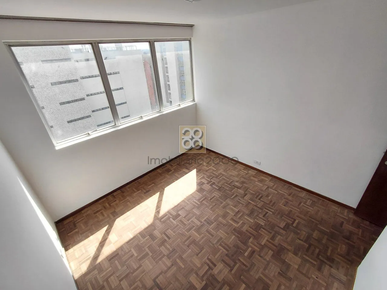 Apartment with 1 bedroom and wood floors — photo 5
