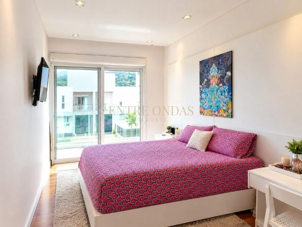 Дом с 3 спальнями, 1 сьютом и 250 м² — photo 3