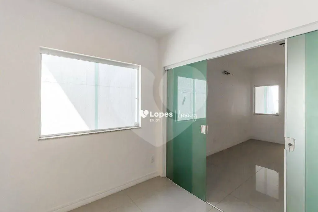 House with 5 bedrooms and a built-in balcony grill — photo 13