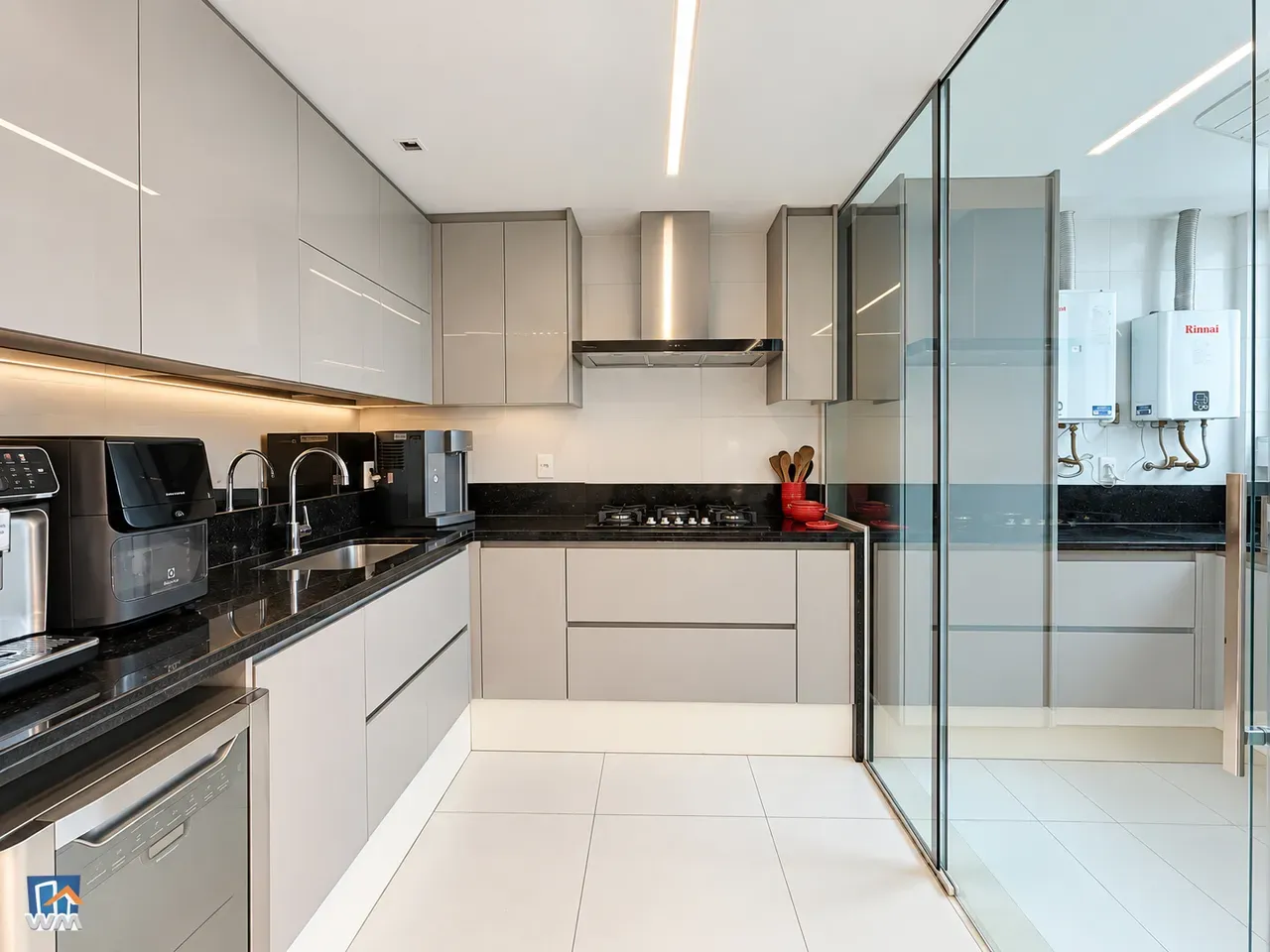 Apartment on the 30th floor with a dishwasher — photo 39