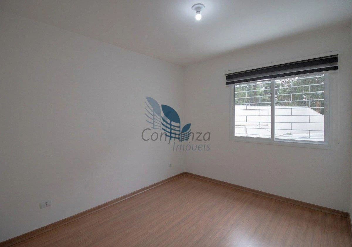 3-bedroom house with a glass-enclosed balcony in Curitiba — photo 9