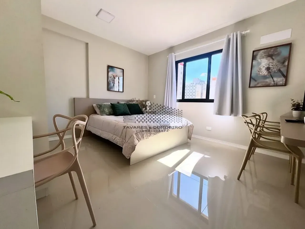 Furnished studio with separate kitchen and desk corner — photo 2
