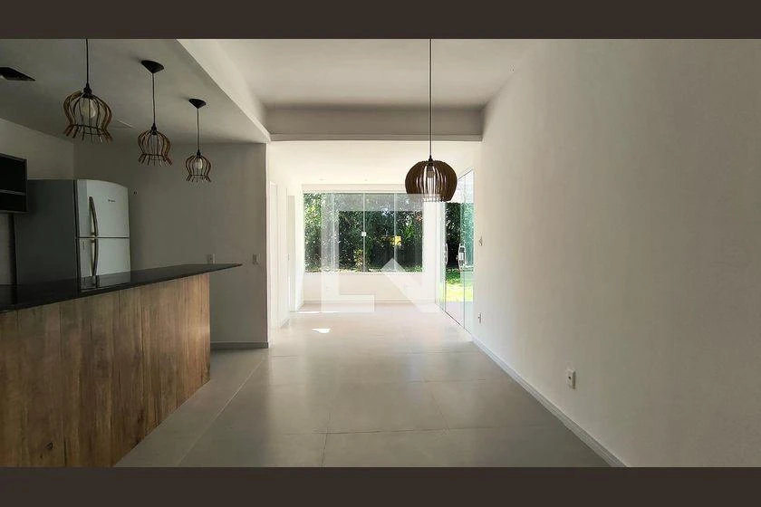 Casa com 3 quartos e 1230 m², pisos em cerâmica