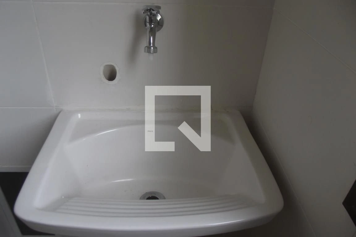 One-bedroom apartment in a building with a gym — photo 17