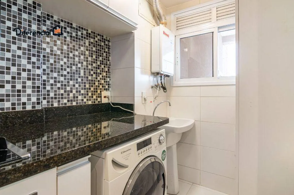 Furnished 2-bedroom apartment with open-plan kitchen — photo 11