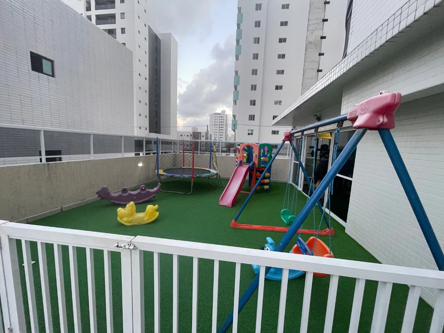 4-bedroom apartment in a building with a sauna — photo 29