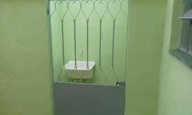 Unfurnished 1-bedroom house with a separate kitchen