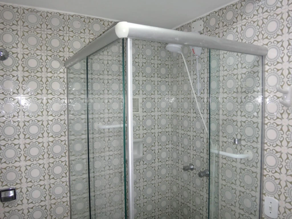 2-bedroom apartment with wood or laminate floors in Curitiba — photo 19